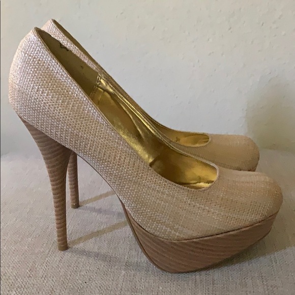 Tan heels - Picture 2 of 4
